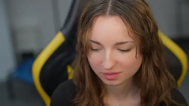 Snapshot of Adele_beauty chatting on March 31, 11:32 am Adele beauty online show from March 31, 11:32 am