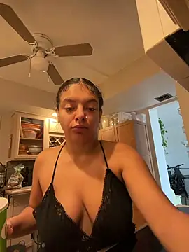 Snapshot of allybluee777 chatting on May 6, 5:18 pm allybluee777 online show from May 6, 5:18 pm