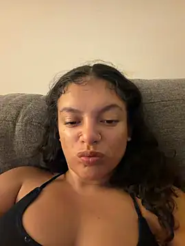 Snapshot of allybluee777 chatting on May 10, 4:50 am allybluee777 online show from May 10, 4:50 am