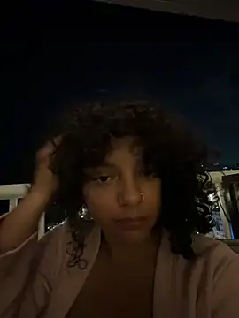 Snapshot of allybluee777 chatting on May 14, 2:29 am allybluee777 online show from May 14, 2:29 am