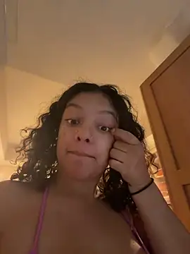 Snapshot of allybluee777 chatting on June 4, 9:32 pm allybluee777 online show from June 4, 9:32 pm