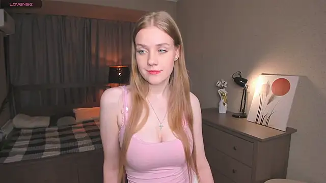 OdellaFrake online show from September 20, 8:32 pm