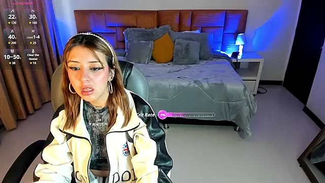 Catti Brie online show from September 24, 11:35 am