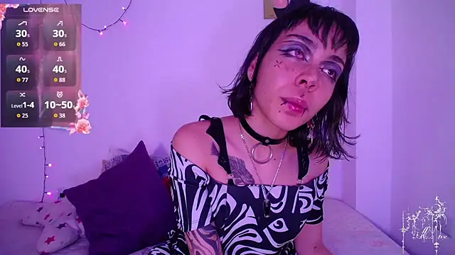 dark  nymph online show from February 9, 9:30 pm