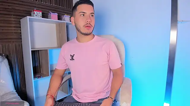 Snapshot of Axel_grey_ chatting on September 24, 12:19 pm Axel grey online show from September 24, 12:19 pm