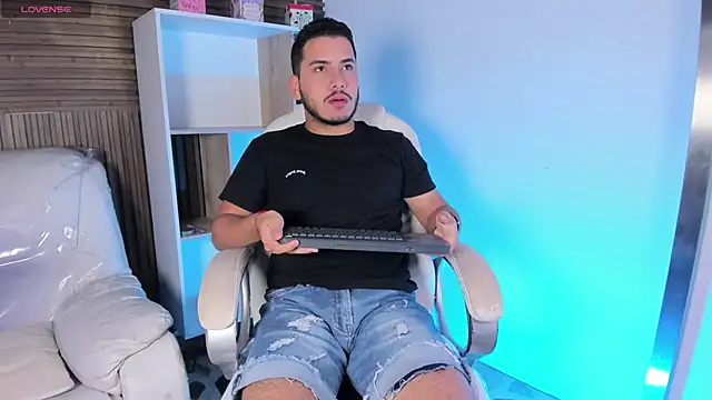 Snapshot of Axel_grey_ chatting on October 8, 12:14 pm Axel grey online show from October 8, 12:14 pm