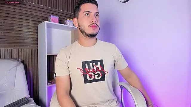 Snapshot of Axel_grey_ chatting on October 9, 12:03 pm Axel grey online show from October 9, 12:03 pm