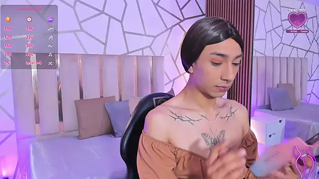 CYRUS TAY online show from April 15, 1:40 pm