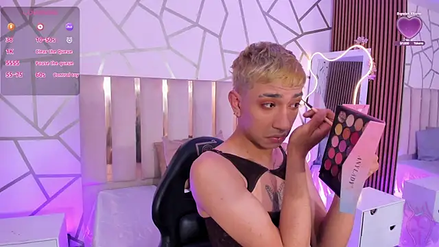 CYRUS TAY online show from April 19, 12:26 pm