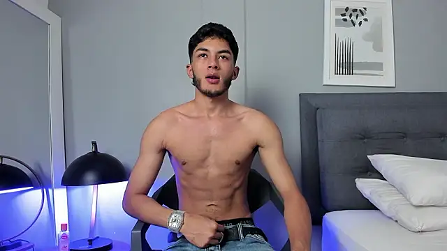 Tylerffoxx online show from March 15, 8:48 pm