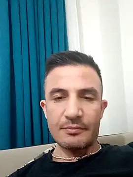 Snapshot of OGUZOZAN chatting on October 6, 8:39 pm OGUZOZAN online show from October 6, 8:39 pm