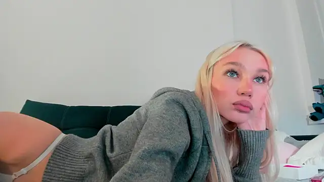 cuteleraay online show from September 20, 8:21 pm