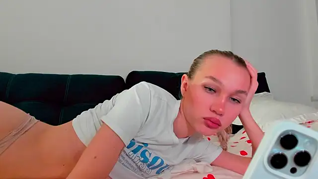 cuteleraay online show from November 21, 8:51 pm