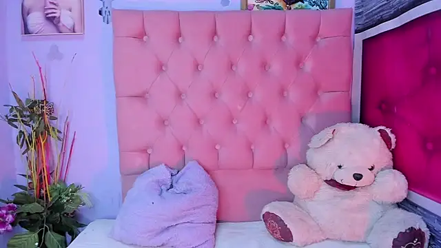 Megan Luxe online show from January 8, 6:05 am