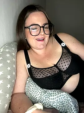 whitequeen xxx online show from October 2, 9:11 pm