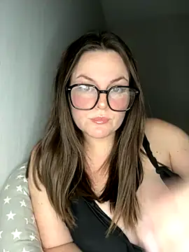 whitequeen xxx online show from November 6, 9:15 pm