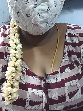 Snapshot of TAMIL_ELAKKIYA chatting on June 24, 12:53 am TAMIL ELAKKIYA online show from June 24, 12:53 am