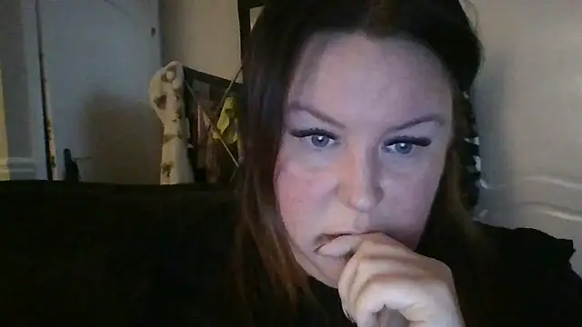 Snapshot of brunetslut chatting on November 9, 7:12 pm brunetslut online show from November 9, 7:12 pm