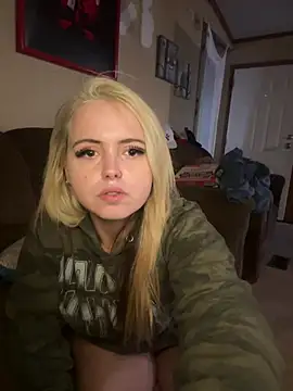 JuicyExxxperience online show from February 7, 1:48 pm