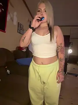 JuicyExxxperience online show from February 13, 12:45 pm