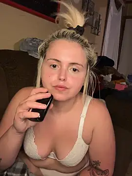 JuicyExxxperience online show from April 18, 7:07 pm