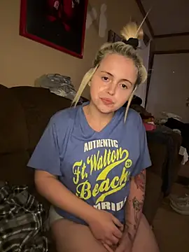 JuicyExxxperience online show from April 19, 12:26 pm