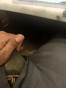 hotboy43339 online show from December 19, 2:51 am