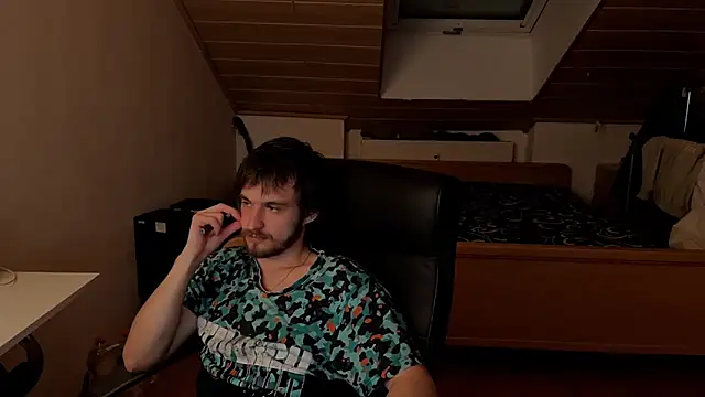 Snapshot of Bez3ybik chatting on January 10, 5:26 pm Bez3ybik online show from January 10, 5:26 pm