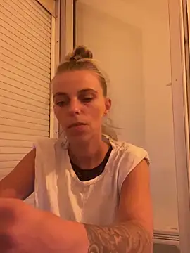 Snapshot of BrumeLove chatting on May 27, 7:22 pm BrumeLove online show from May 27, 7:22 pm