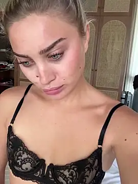 Snapshot of auriangel chatting on December 14, 4:29 am auriangel online show from December 14, 4:29 am