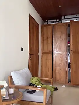 Snapshot of auriangel chatting on February 5, 3:44 am auriangel online show from February 5, 3:44 am