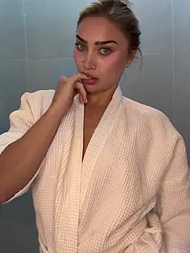 Snapshot of auriangel chatting on February 7, 12:25 am auriangel online show from February 7, 12:25 am