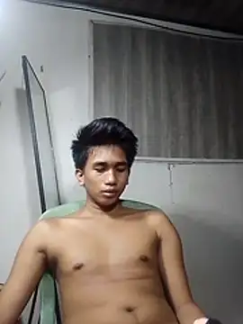 Snapshot of charlie0728 chatting on April 2, 7:33 pm charlie0728 online show from April 2, 7:33 pm