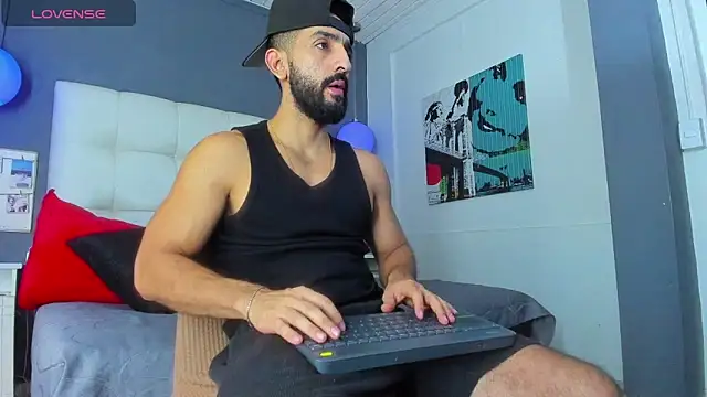 Yiyo10  online show from February 14, 5:04 am