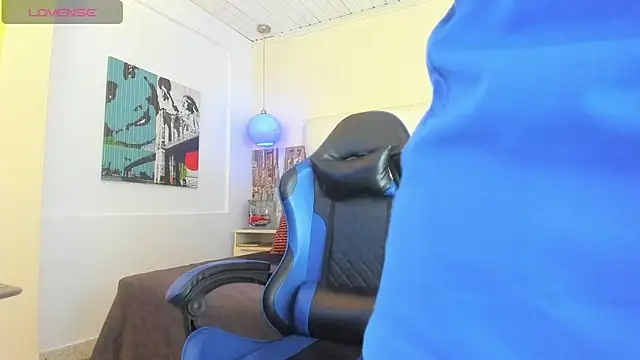 Yiyo10  online show from April 4, 9:34 pm