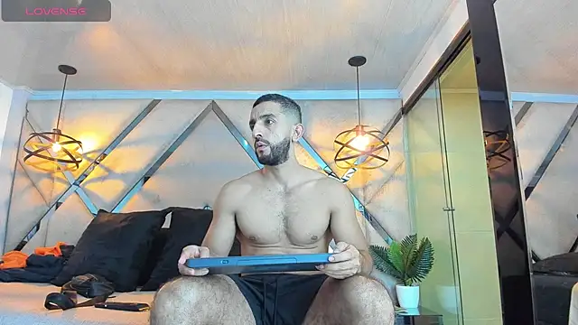 Yiyo10  online show from April 8, 3:50 am