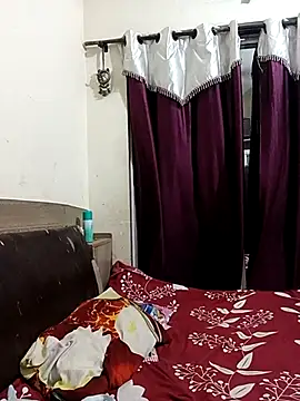 MEERAcle online show from April 7, 4:29 pm