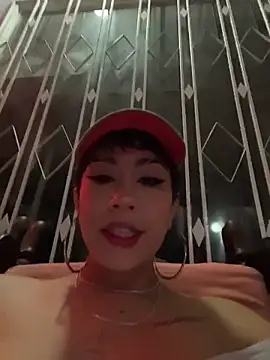 ZahaRose online show from November 18, 3:34 am