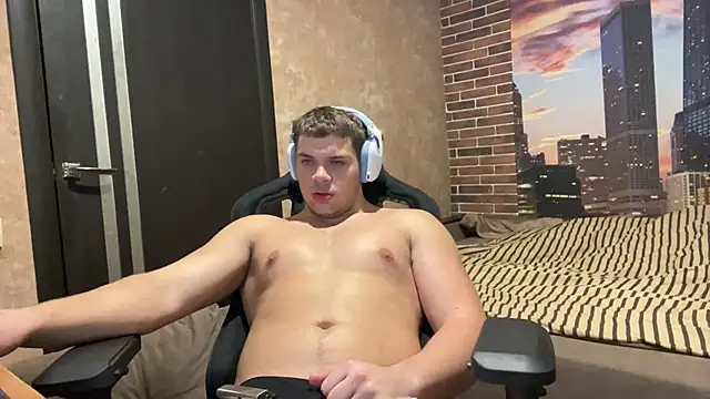 MusclePhantom online show from November 17, 9:31 pm