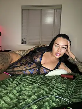 Snapshot of BELLABLACKXUK chatting on April 7, 9:48 pm BELLABLACKXUK online show from April 7, 9:48 pm
