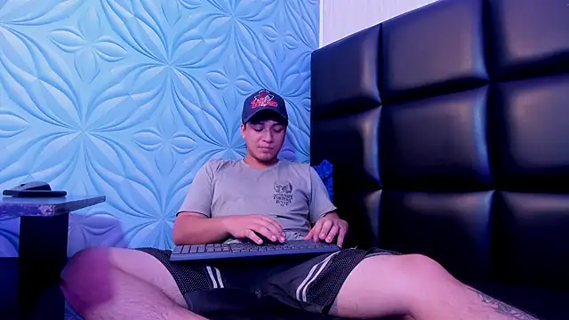 juanmechanic  online show from December 14, 5:35 am