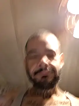 Snapshot of MassedParidae chatting on February 28, 2:01 am MassedParidae online show from February 28, 2:01 am