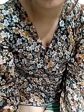 blueeyegirl22 online show from December 1, 1:27 pm