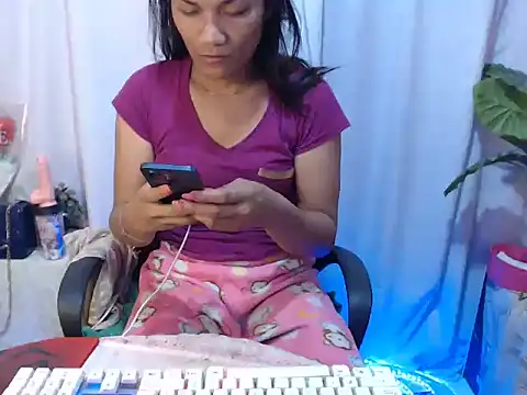 Snapshot of hot_gold69 chatting on June 3, 9:31 pm hot gold69 online show from June 3, 9:31 pm