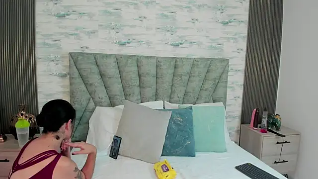 ShanelEvans online show from September 27, 7:08 pm