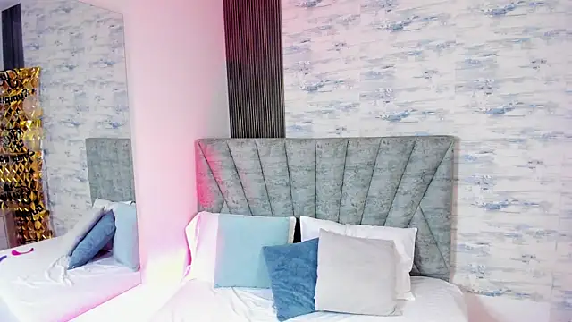 ShanelEvans online show from March 12, 6:58 pm