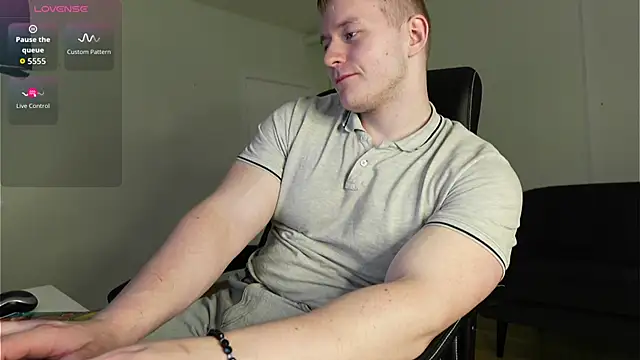 Snapshot of Richard_Dullas chatting on June 17, 6:53 pm Richard Dullas online show from June 17, 6:53 pm