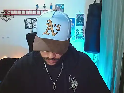 Snapshot of cortelioni_massimo_ chatting on October 18, 6:26 am cortelioni massimo online show from October 18, 6:26 am