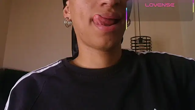 Snapshot of Dom_venena chatting on September 18, 7:49 pm Dom venena online show from September 18, 7:49 pm