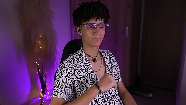 Snapshot of Afro_god_ chatting on May 31, 3:04 am Afro god online show from May 31, 3:04 am